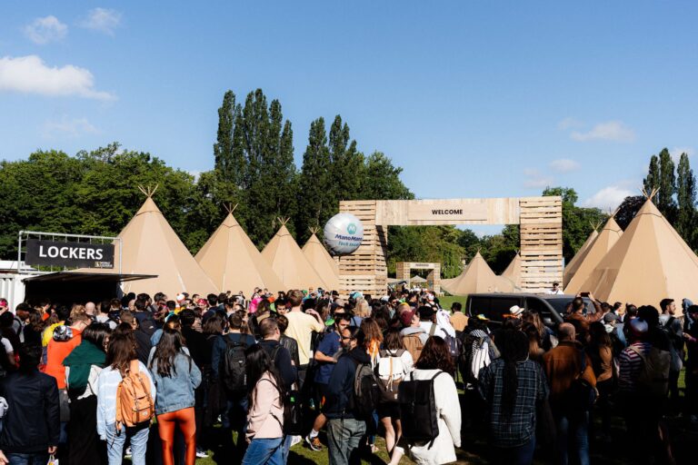 Événement sous tipis à Tours.