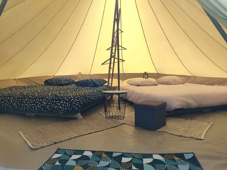 Tente Lodge Glamping Toiles de Loire - Luxe au cœur de la nature