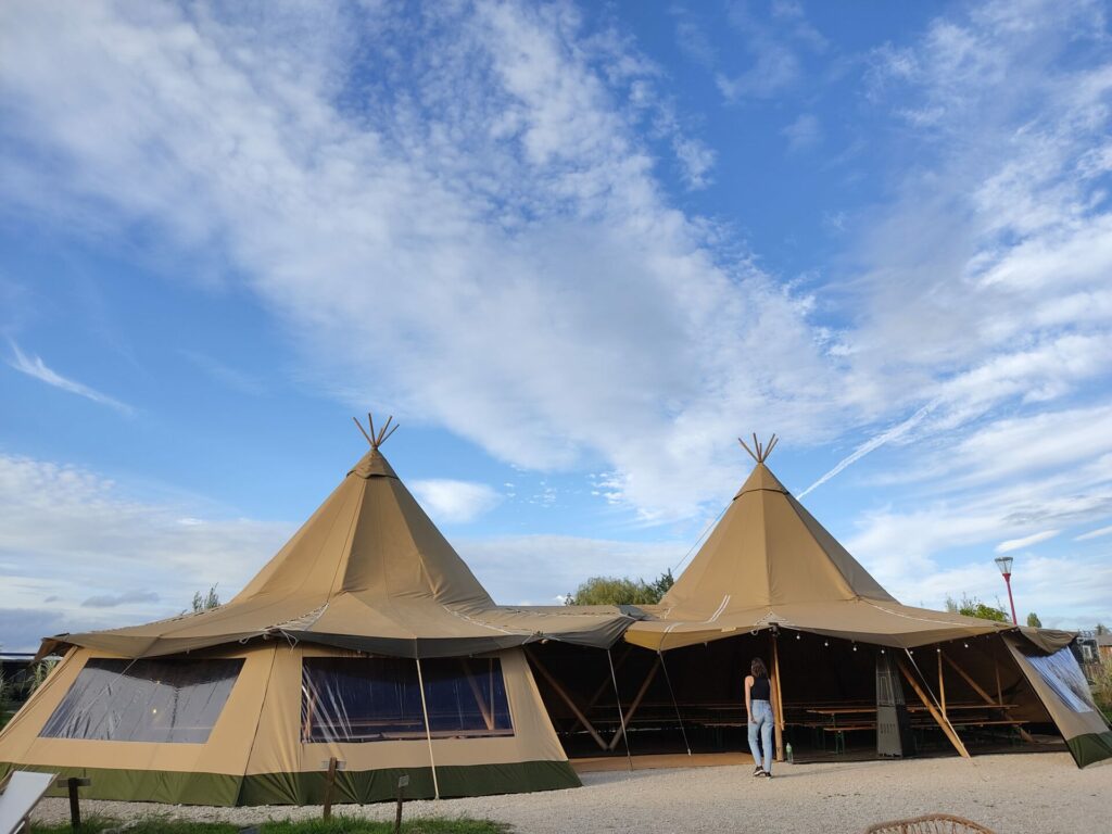 Tente récepetion fermée