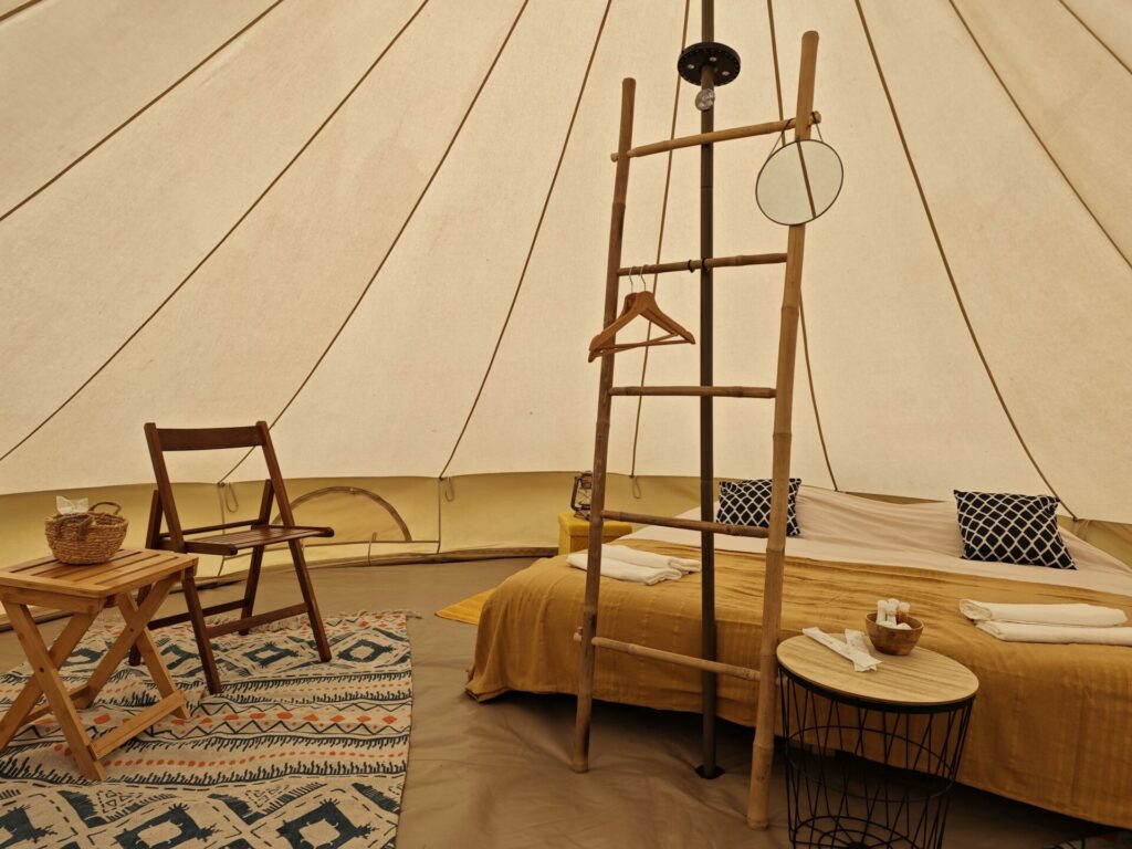 Tipi hébergement nomade